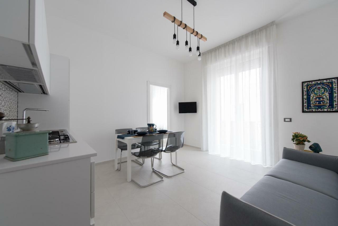 Laurus Apartment *